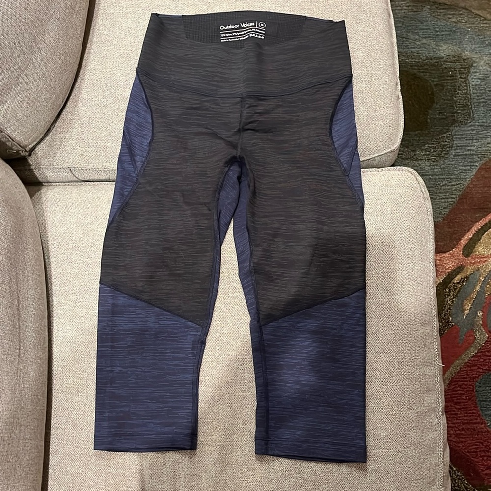 Outdoor Voices Tech Sweat crops, size M